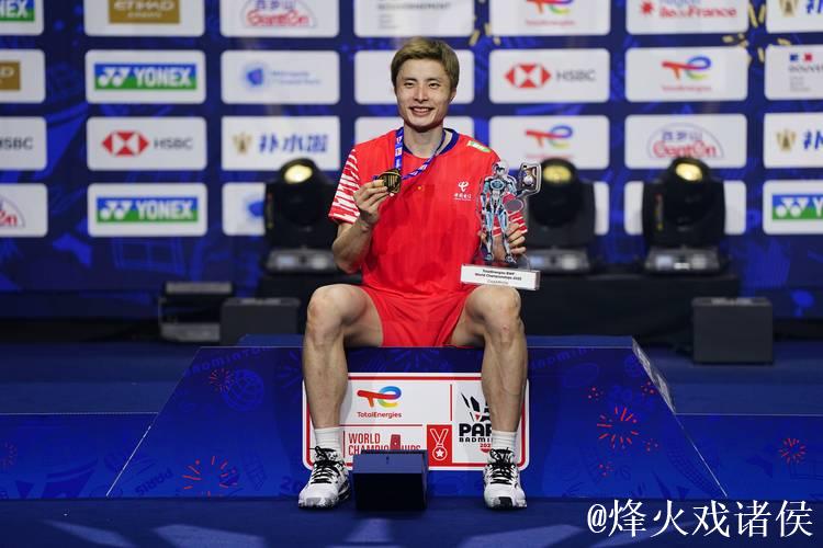 世界羽联总决赛：石宇奇直落两局击败昆拉武特挺进决赛